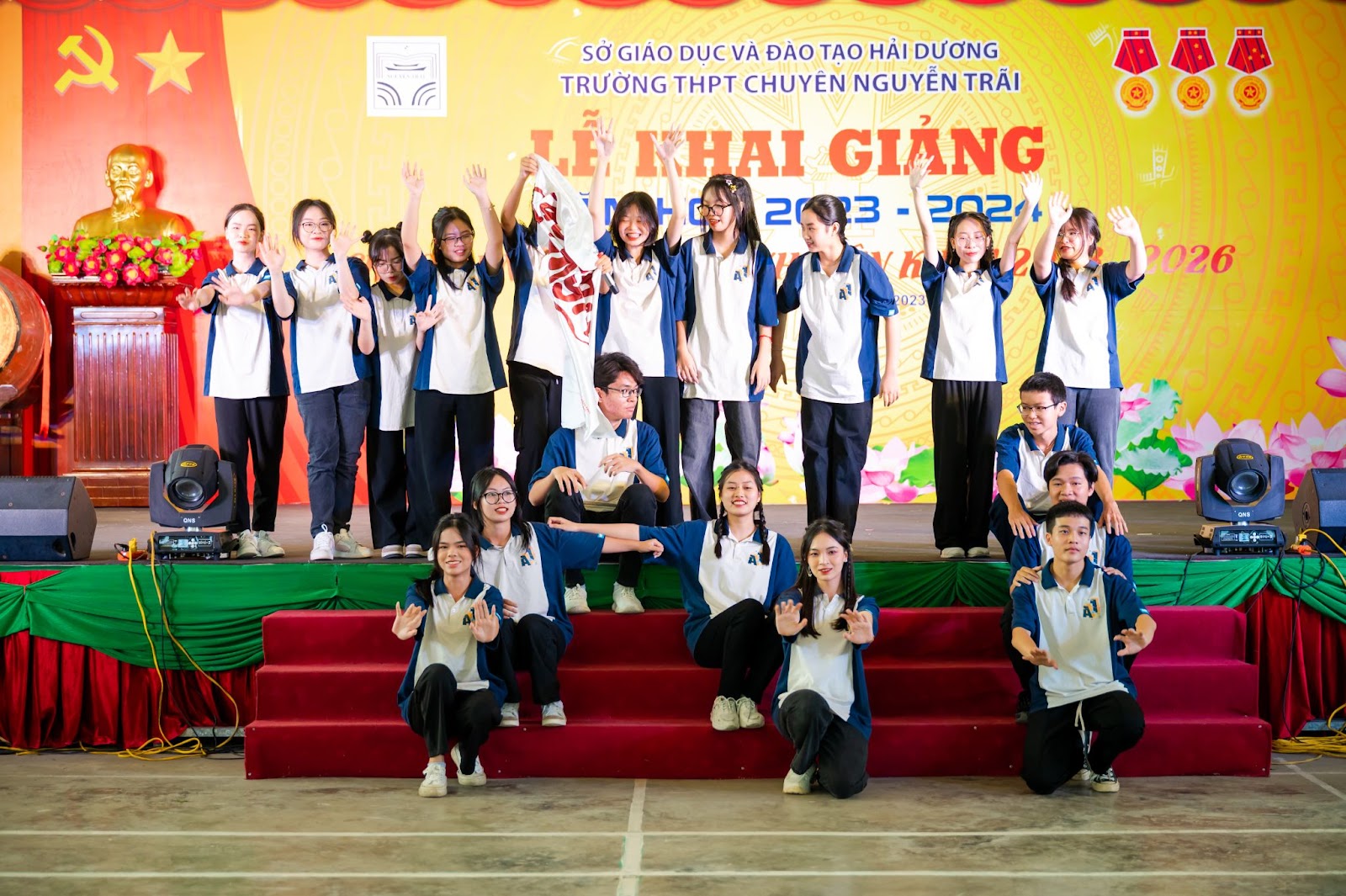 Nhấn để phóng to